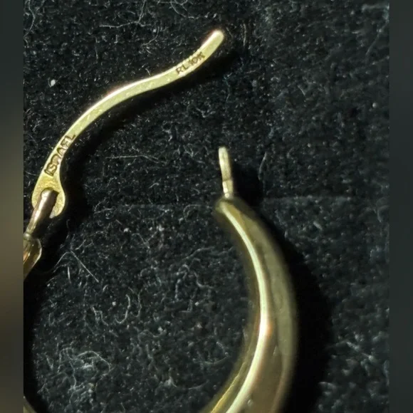 Stampd Gold Hoop Earrings - Picture 5 of 6